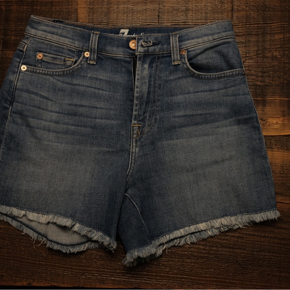 Perfect condition size 26 for all mankind denim shorts.